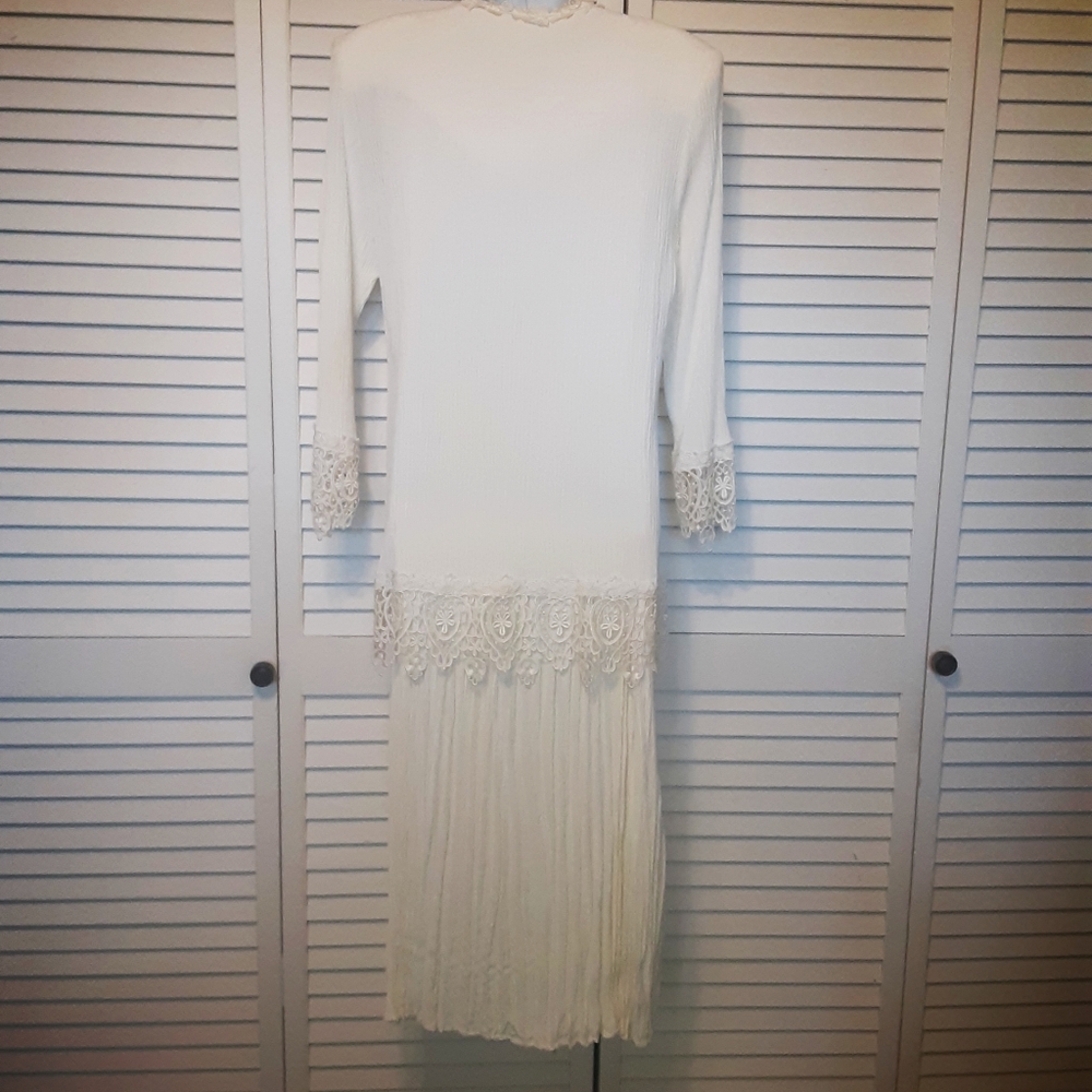 Vintage Lace & Crinkle Textured Wedding Reception Dress with Jacket - Picture 8 of 16